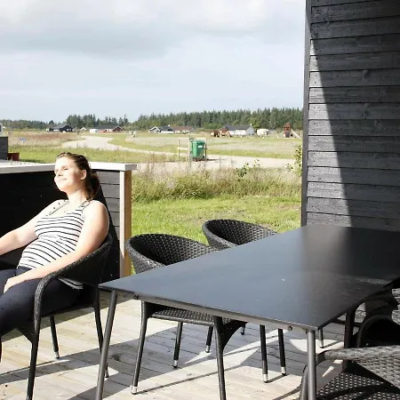 Three-bedroom Holiday In 23 *